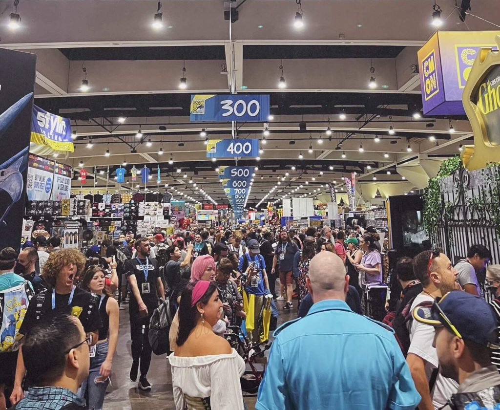 Foto dall'alto della sala espositiva del Comic-Con